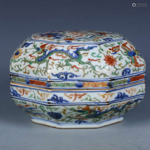 A Chinese Wu-Cai Glazed Porcelain Box with Cover