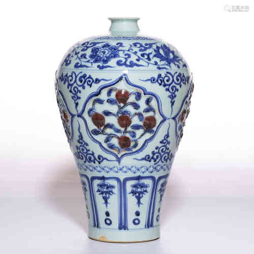 A Chinese Blue and White Porcelain Vase