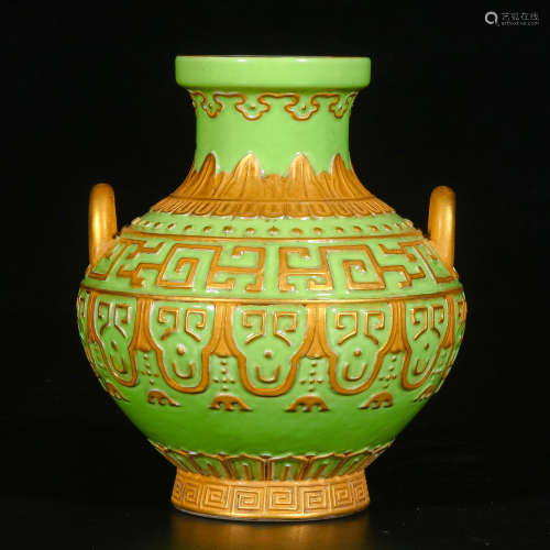 A Chinese Green Ground Porcelain Vase
