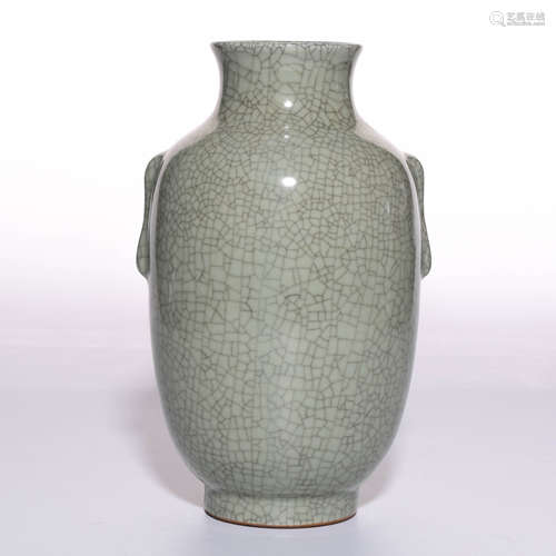 A Chinese Ge-Type Glazed Porcelain Vase