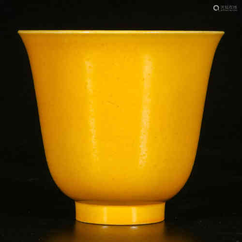 A Chinese Yellow Glazed Porcelain Cup