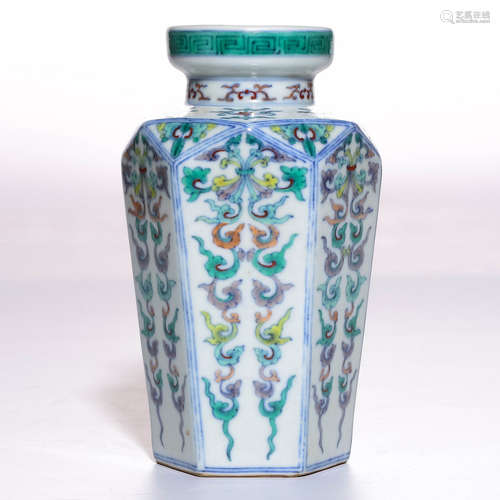 A Chinese Dou-Cai Glazed Porcelain Vase