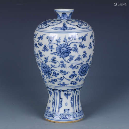 A Chinese Blue and White Porcelain Vase