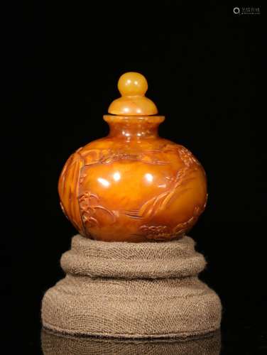 A Chinese Carved Tianhuang Snuff Bottle