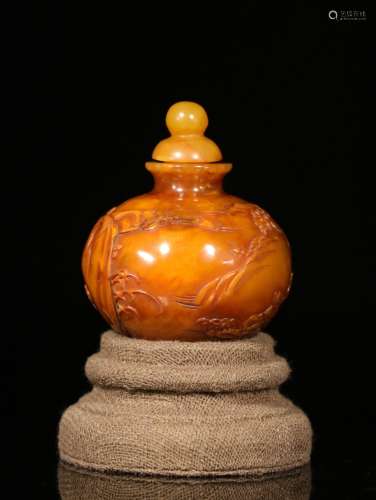 A Chinese Carved Tianhuang Snuff Bottle