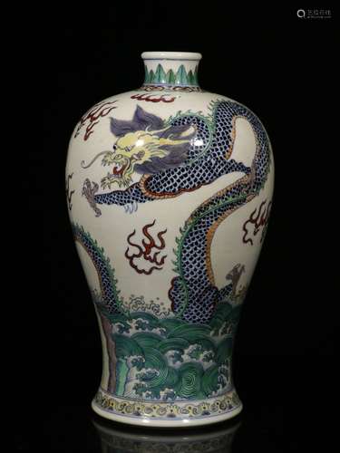 A Chinese Dou-Cai Glazed Porcelain Vase