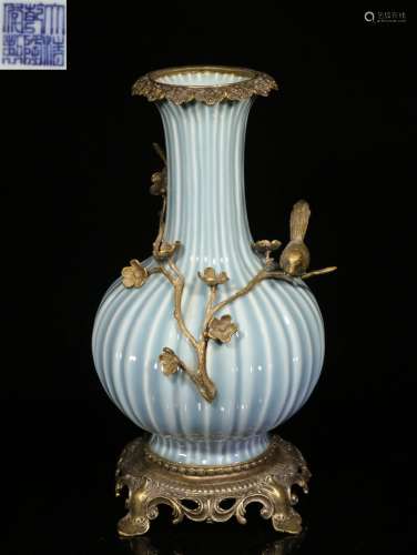 A Chinese Blue Glazed Porcelain Vase with Gilt Bronze Inlaid