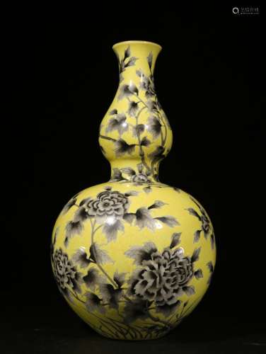 A Chinese Yellow Ground Famille-Rose Porcelain Double Gourd Vase