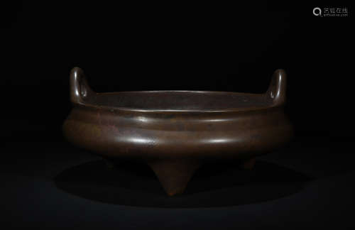 Qing dynasty stove with vertical ear