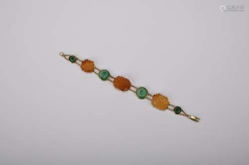 Qing dynasty gold mounted agate bracelet