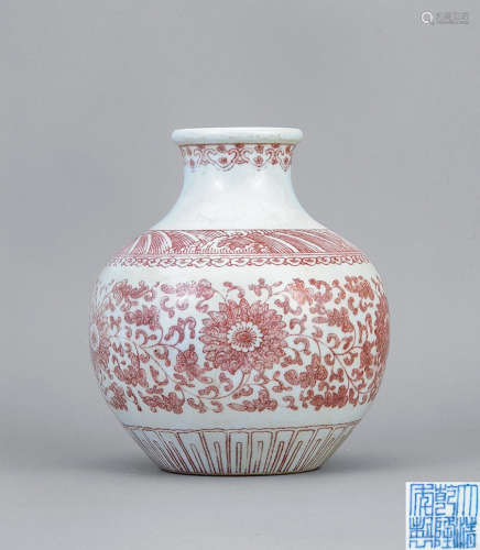 十九世紀 釉裡紅纏枝花卉紋吐魯瓶 
