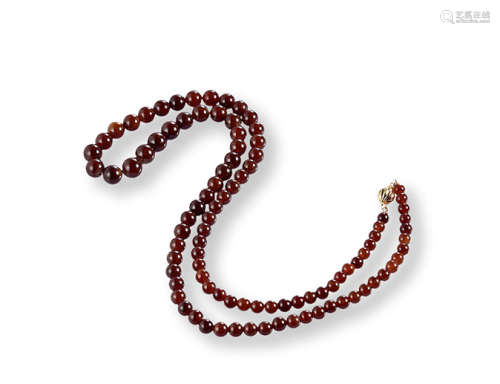 95 顆 紅玉珠項鍊, 直徑由 5 至 9 毫米, 項鍊長度 62 厘米 (附證書)