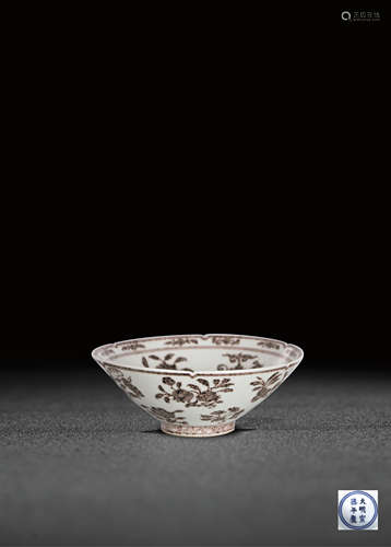 明 釉里红花果纹葵口斗笠碗 D:22.5cm