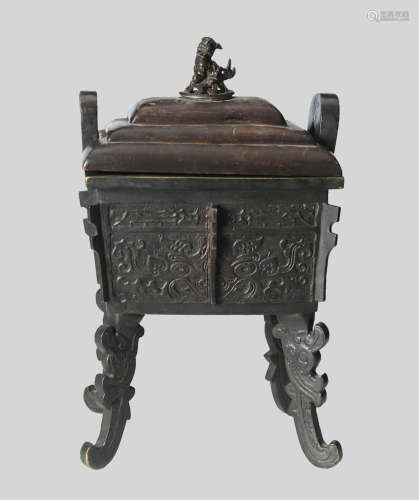 明 铜浮雕兽面纹兽钮盖方形鼎式炉 41.5×25.5×18cm