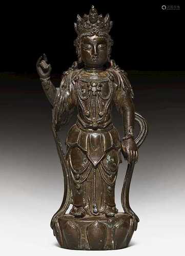 STEHENDER BODHISATTVA.