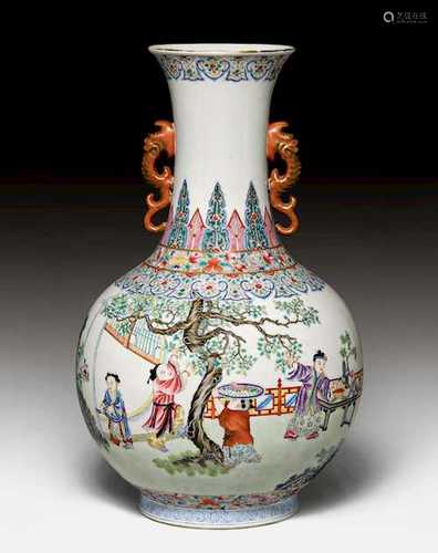 FEINE FAMILLE ROSE-VASE.