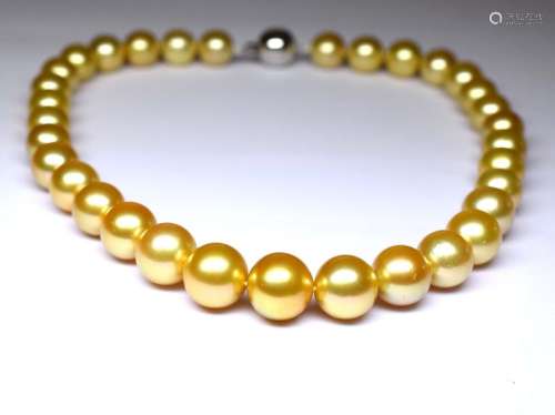 Important collier de perle \nEn perles de couleur G…