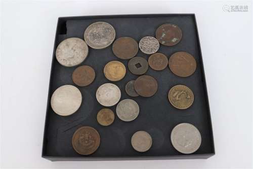 Lot de pièces de monnaie de divers origines