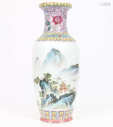 Vase chinois à décor de montagne \nVase balustre en…