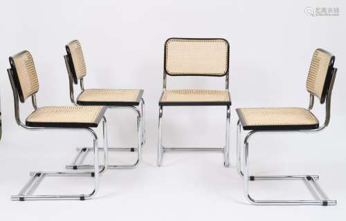 Suite de quatre chaises attr à Ludwig Mies van der…