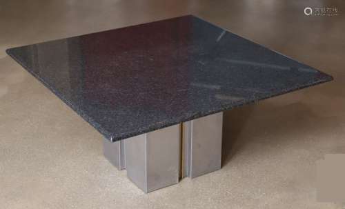 Table basse en granit \nDe forme carré, plateau en …
