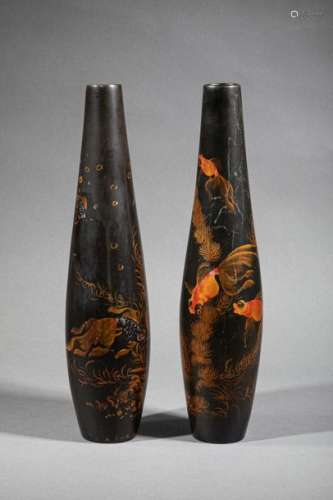 VIETNAM, XXe siècle. Deux vases laqués en pendant …