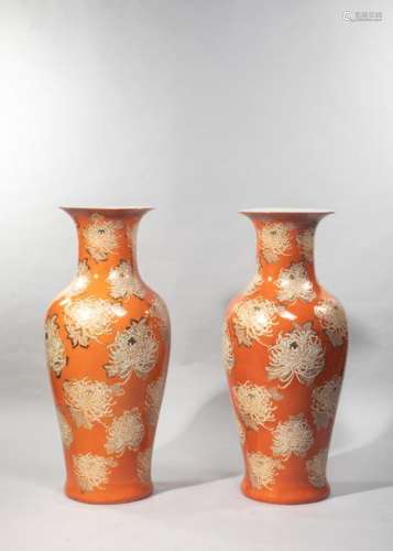 JAPON Paire de grands vases de forme balustre à co…