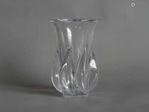 Vase en cristal de Baccarat, à cotes et demi godro…