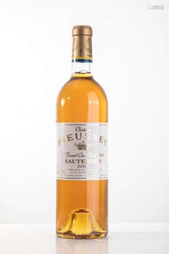 Lot comprenant: 1 bouteille CHÂTEAU RIEUSSEC, Saut…