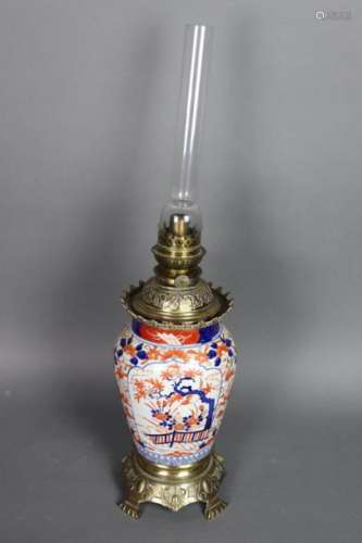 Vase en porcelaine d'Imari, Japon vers 1900, monté…