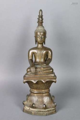 Bouddha en bronze patine brun clair, prise de la t…