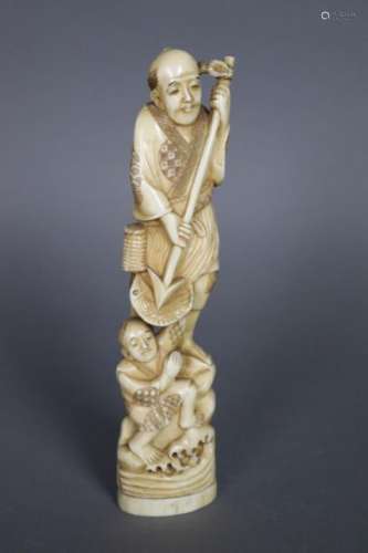 Un okimono en ivoire marin, Pêcheur au harpon acco…