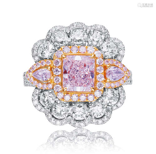 1.07克拉方形淡彩紫粉色钻石戒指