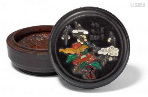 IMPORTANT LIDDED BOX FOR SEAL PASTE. China. Ming/Qing dynasty. 17th/18th c. Turned [...]