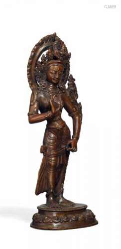 STANDING TARA. Nepal. 19th/20th c. Copper bronze. Weight 951g, height 22.3cm. [...]