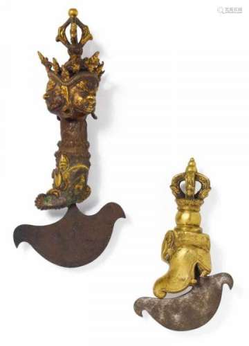 TWO KATRIKI KNIVES WITH MAKARA, THREE FACES AND VAJRA. Tibet/Nepal. 19th/20th c. [...]