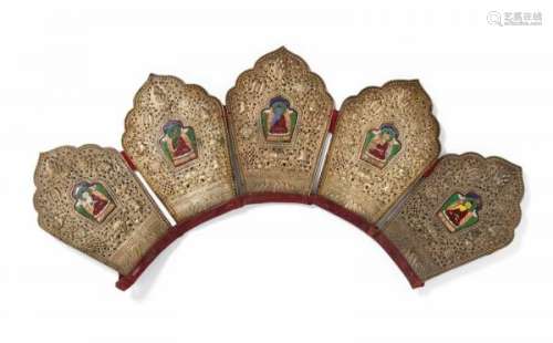 FIVE PART TANTRIC CROWN AND TWO BELT PENDANTS. Tibet. 19th/20th c. a) Crown with the [...]