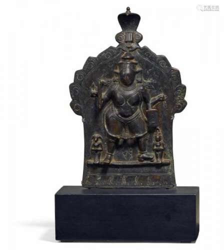 PLATE WITH VIRABHADRA, DAKSHA AND MAHAKALI. India. 18th c. Bronze with black patina, [...]