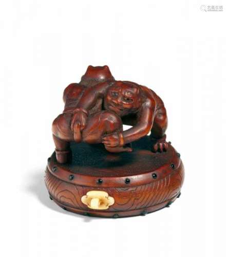 NETSUKE: WRESTLING ONI. Japan. Meiji period. Late 19th c. Boxwood, pupils and buttons [...]
