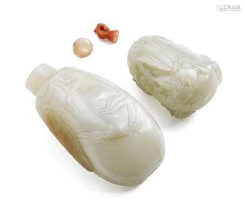 Two Chinese whitish jade snuff bottles. Qing, c. 1900. Weight insect 64 and 103 g. H. [...]