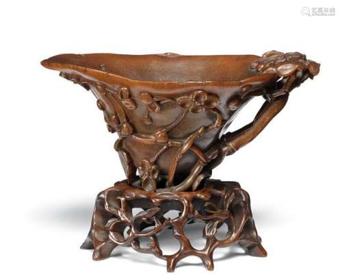 A fine Chinese carved rhinoceros libation cup. Qing, 17-18th century. Weight 206 g. [...]