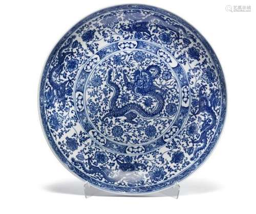 A large Chinese porcelain dish. Marked Qianlong, but Republic 1912-1949. Diam. 40 cm.  -