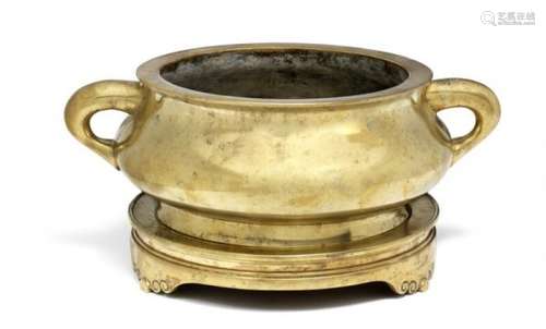 A Chinese bombé-shaped bronze censer. Xuande mark, but 18th-19th century. Weight of [...]