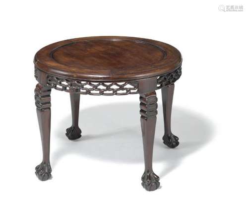 A round Chinese hardwood table with four stools. Late Qing, early 20th century. H. 62 [...]