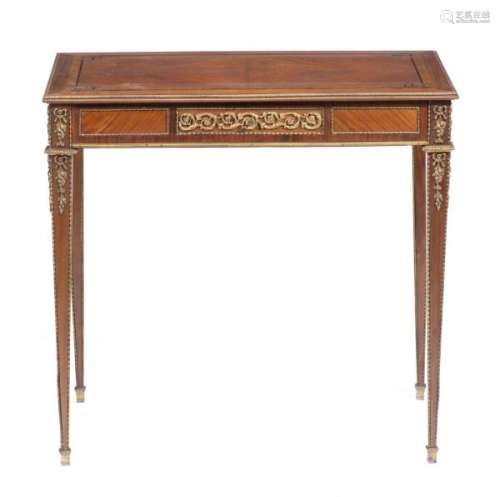 Table volante de style Louis XVI - Table volante de style Louis XVI placage de [...]