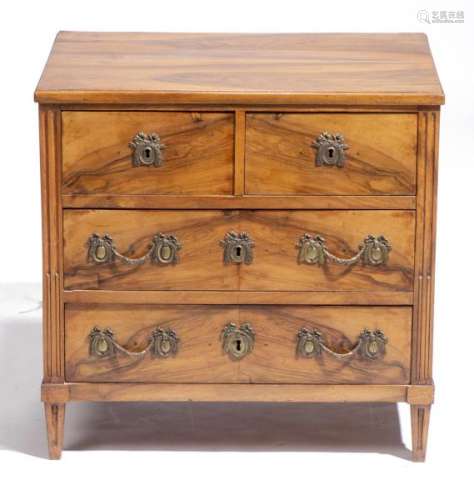 Petite commode d'époque Louis XVI suisse (XVIII-XIXe) en placage de noyer - Petite [...]