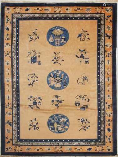 Tapis chinois Baotou en laine à décor central de 3 médaillons bleus avec objets de [...]