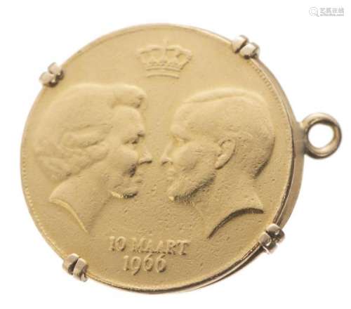 Beatrix und Claus von Amberg, 10 maart, 1966, médaille en or - Beatrix und Claus von [...]