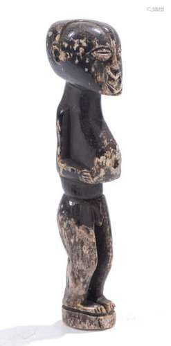 Statuette Songye (Congo) - Statuette Songye (Congo) à patine noire représentant un [...]