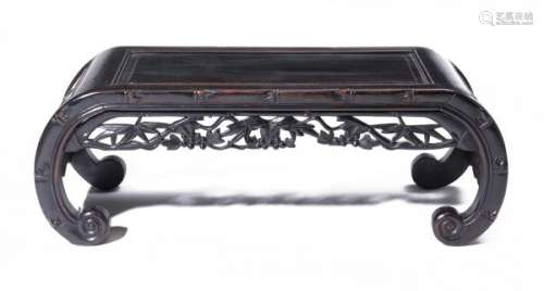 table basse en bois de fer laqué noir, Chine XIXe - table basse en bois de fer [...]
